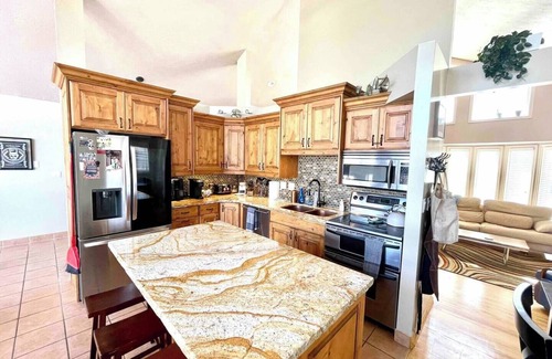 South Salt Lake House | Spacious Salt Lake Retreat with 3 Bed, 3 Bath, Private Pool, Garage Parking +