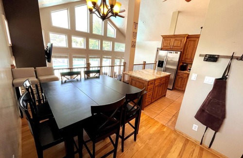 South Salt Lake House | Spacious Salt Lake Retreat with 3 Bed, 3 Bath, Private Pool, Garage Parking +