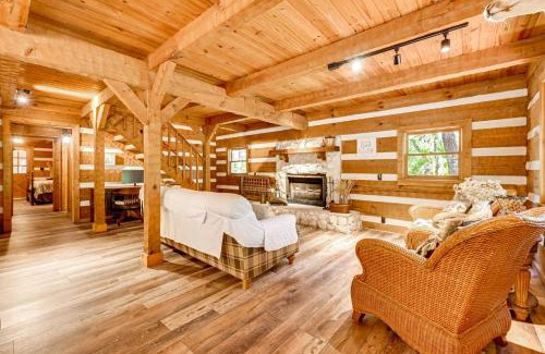 Sebring House | Spacious Sebring Family Cabin with Fun Barn and Yard!