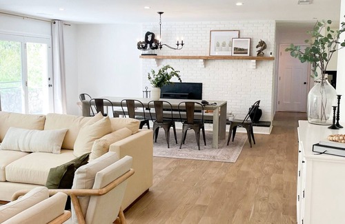 Alexander House | Spacious secluded home15 minutes from Downtown Ashville! Best of both worlds
