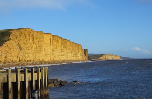 Bridport House | Spacious self contained holiday cottage accommodation near the Jurassic Coast