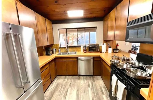 Three Rivers House | Spacious Sequoia Park Retreat Best Panoramic Views