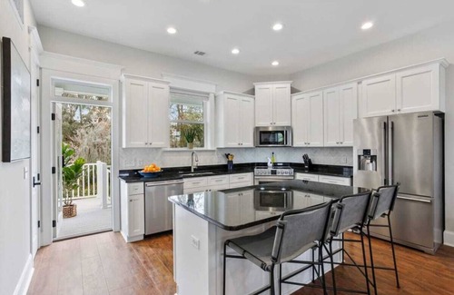 Whitemarsh Island House | Spacious, Serene Estate | Hot Tub, Near Beach