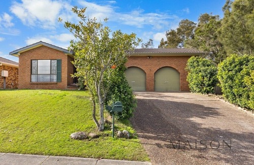 Mayfield West House | Spacious Seven Bedroom, Five Bathroom House