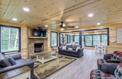 Gatlinburg - Pigeon Forge House | Spacious Sevierville Cabin with Hot Tub and Game Room!