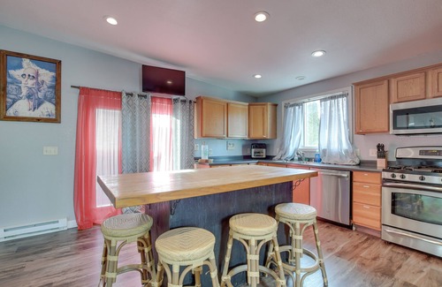 Sheboygan House | Spacious Sheboygan Home w/Grill & Fire Pit!