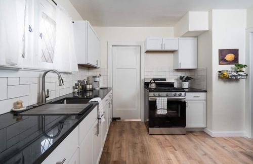 Shorewood House | Spacious Shorewood Home - Close to Lake Dr!