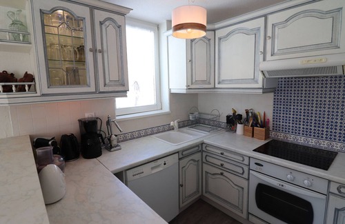 Le Lavachet Apartment | Spacious Ski-In/Ski-Out Apt · South-Facing Balcony · WiFi · Sleeps 6