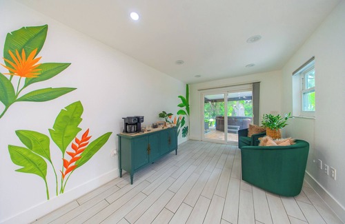 Whitfield House | Spacious Sleeps 14-Near SRQ, AMI, Beaches-Game Room-Jacuzzi-Outdoor Fun-Bunk Bed