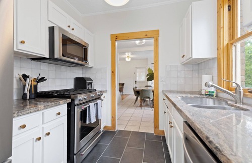 Edgewater House | Spacious Sloan’s Lake Stay - Luxury - Fire Pit - Dogs - EV - Bidet - Desks