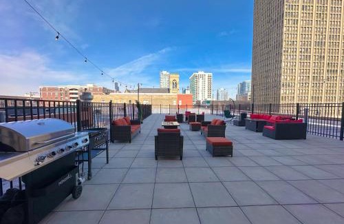 Near South Side Apartment | Spacious South Loop 2BR Apartment Near McCormick Place, Soldier Field & Downtown Chicago