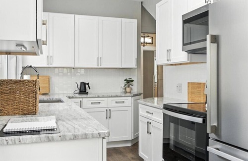 Dayton House | Spacious, Southern Charm! 4-bedroom house in Dayton that accommodates 11 guests!