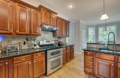 Stockbridge House | Spacious Stockbridge Vacation Rental w/Deck!