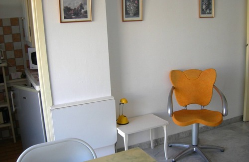 Les Baumettes Apartment | Spacious studio and garage 5 minutes' walk from the beach