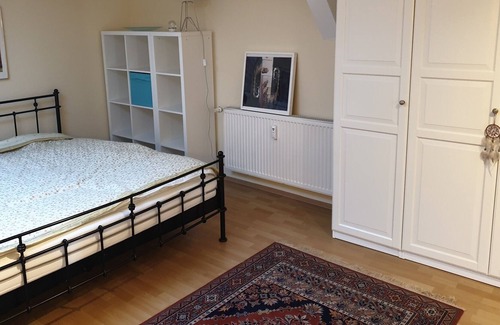 Stadtmitte Apartment | Spacious studio apartment in an old town villa