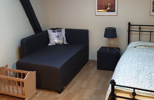 Stadtmitte Apartment | Spacious studio apartment in an old town villa