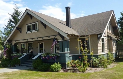 Friday Harbor Apartment | Spacious Studio Downtown! (Explorer's Suite)
