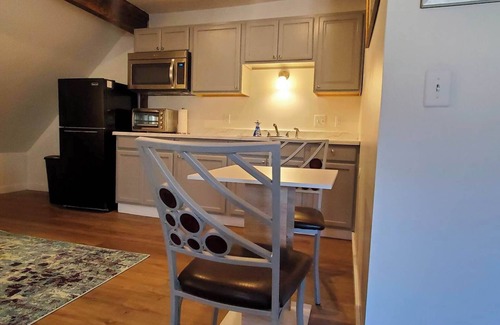 West Ashley Apartment | Spacious Studio in Forested Neighborhood, Quiet and Cozy