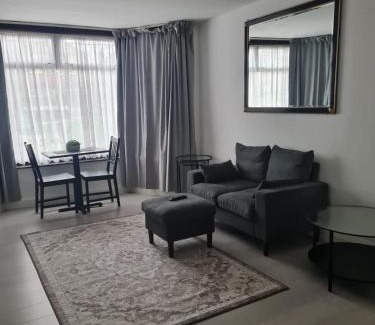 Cricklewood Apartment | Spacious Studio In Golders Green Estate 1