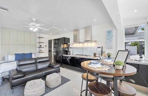 Coral Heights House | Spacious Studio in the Heart of FTL! Hot Tub