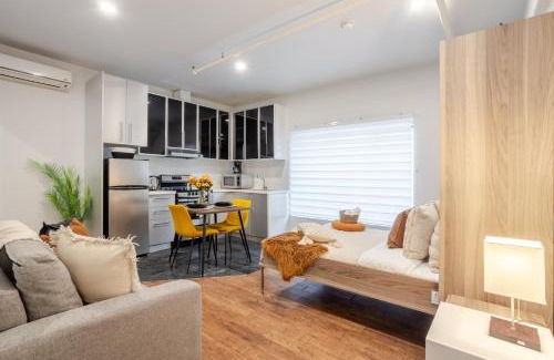 Downtown Montreal Apartment | Spacious Studio on Bishop - Hot Spot Dtown MTL