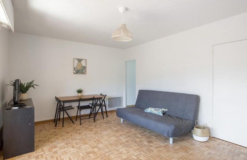 8th Arrondissement Apartment | Spacious studio w sea view terrace near the beach in Marseille Welkeys