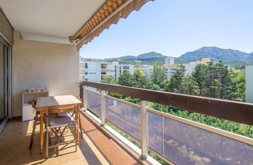 8th Arrondissement Apartment | Spacious studio w sea view terrace near the beach in Marseille Welkeys
