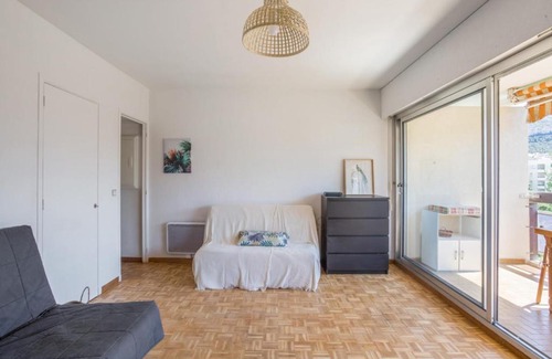 8th Arrondissement Apartment | Spacious studio w sea view terrace near the beach in Marseille Welkeys