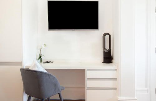 Glebe Apartment | Spacious Studio With Balcony in Inner-City Glebe