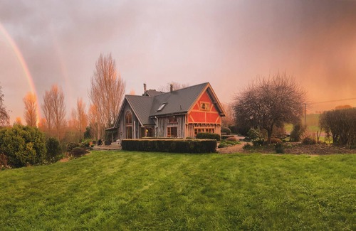 Richmond Downs House | Spacious, Stunning, Large Home—Perfect for Big Gatherings, Cozy & Charming