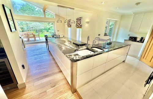 Ringwood House | Spacious Stylish Forest Escape | Kids Outdoor Play