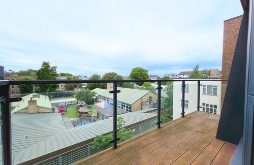 Bow Apartment | Spacious Stylish Flat with Balcony | Pass The Keys