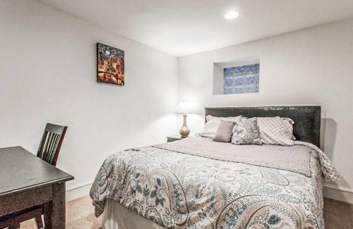 Wicker Park Apartment | Spacious & Stylish Home at the heart of Wicker Park