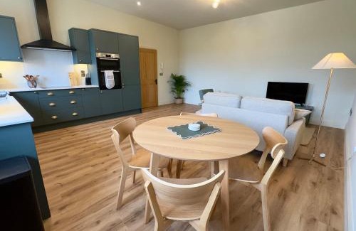 Ross-on-Wye Apartment | Spacious & stylish riverside apartment in Ross on Wye