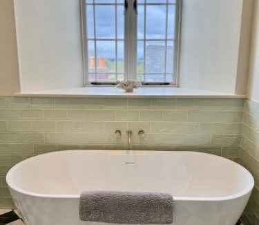 Ross-on-Wye Apartment | Spacious & stylish riverside apartment in Ross on Wye