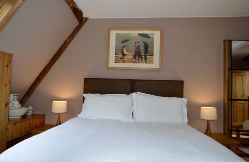 Irstead Bed & Breakfast | Spacious suite/family room