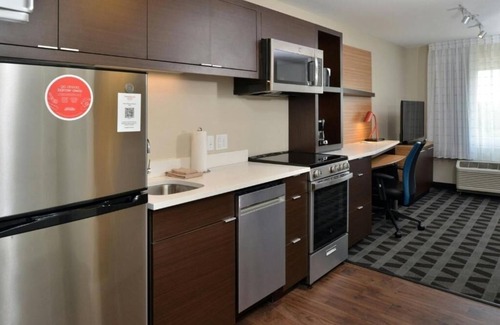 Morrisville Hotel | Spacious Suite Near Lake Crabtree and Umstead State Park – Perfect for Families