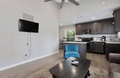 Kansas City Condo | Spacious Suite | Queen Beds | Large Backyard | 66