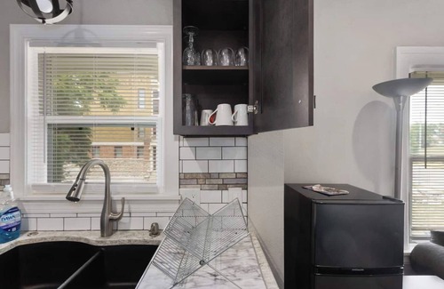 Kansas City Condo | Spacious Suite | Queen Beds | Large Backyard | 66