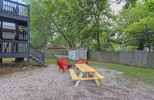 Kansas City Condo | Spacious Suite | Queen Beds | Large Backyard | 66