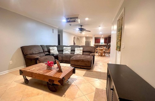 Buford House | Spacious Suite w/ Self Check-in & Free Parking -