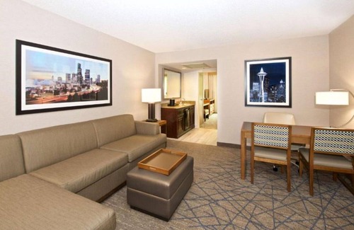 Lynnwood House | Spacious suites and easy access to Seattle