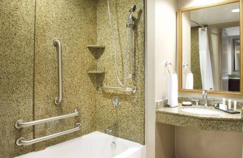Lynnwood House | Spacious suites and easy access to Seattle