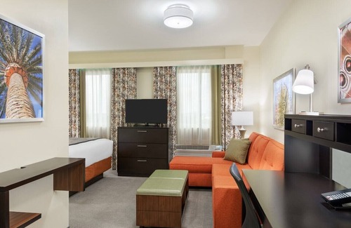 Seybold Hotel | Spacious Suites Perfect for Quick Miami Trips | Free Shuttle to Airport, Pool!