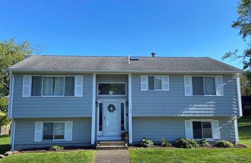 Bonnet Shores House | Spacious Summer Rental in Bonnet Shores/Narragansett, RI. Close to area beaches.