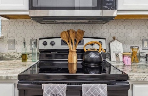 Pittsburgh House | Spacious, Sun-Filled Home with King Master Suite