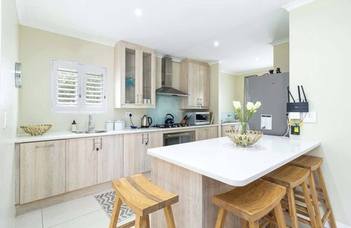 Bloubergstrand House | Spacious Sunningdale Retreat With Poolside Charm