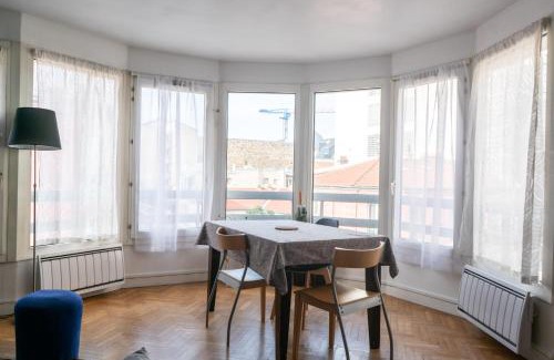 Republique–Point-du-Jour Apartment | Spacious T4 near town center