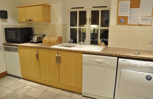 West Lulworth Cottage | Spacious Thatched Cottage in Lulworth Cove, Dorset. Sleeps 10. 5 min walk to sea