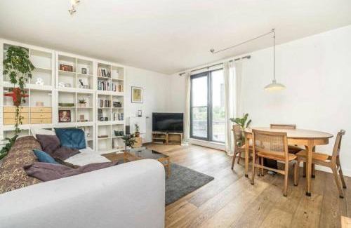 Hackney Central Apartment | Spacious Three Bedroom Apartment